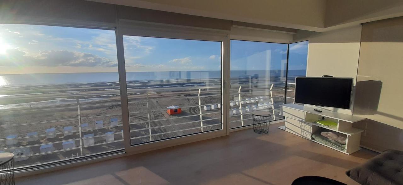 Appartment With Frontal Sea View With 3 Bedrooms Koksijde Exterior photo